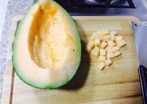 哈密瓜月子怎么吃,月子期间哈密瓜的合理食用指南