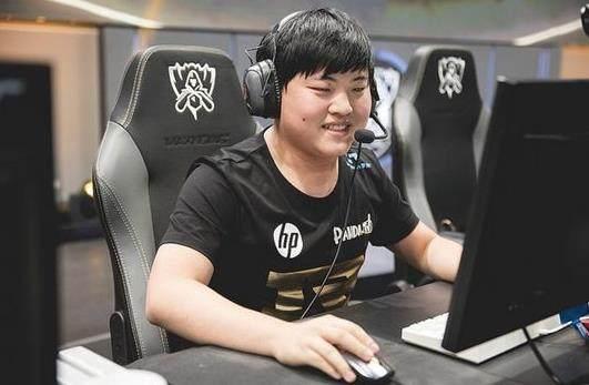 常规赛吃瓜,盘点赛场上的热点事件与趣味瞬间